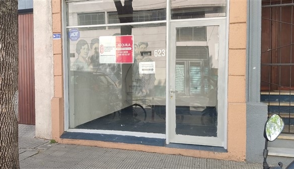 Local Comercial – Sarandí N° 623 loc. 1 entre Bengoa y 18 de Julio