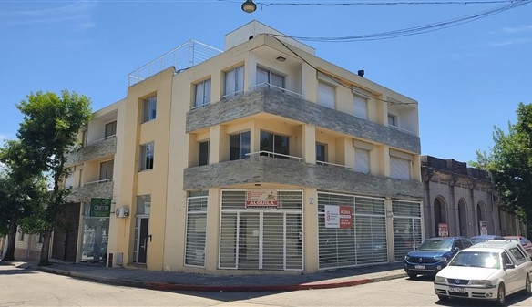 Treinta y Tres esquina Zorrilla.