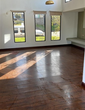 CASA EN ZONA RESIDENCIAL PROXIMA A BLVD. APARICIO SARAVIA