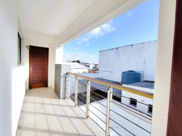 Apartamento – Larrañaga N° 445 apto. 101 esquina Artigas