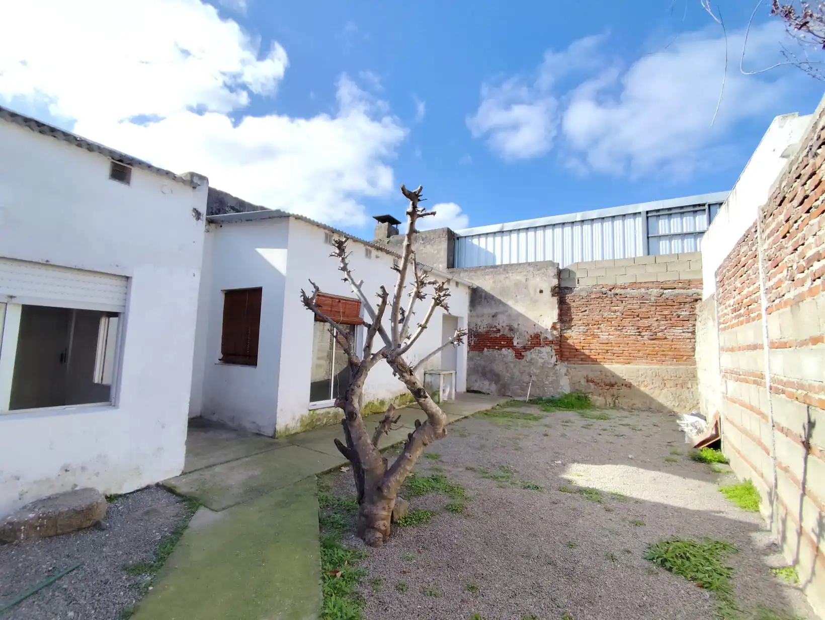 Apartamento – Espinola N° 844 al fondo entre Pbro. Bentancur y Ansina