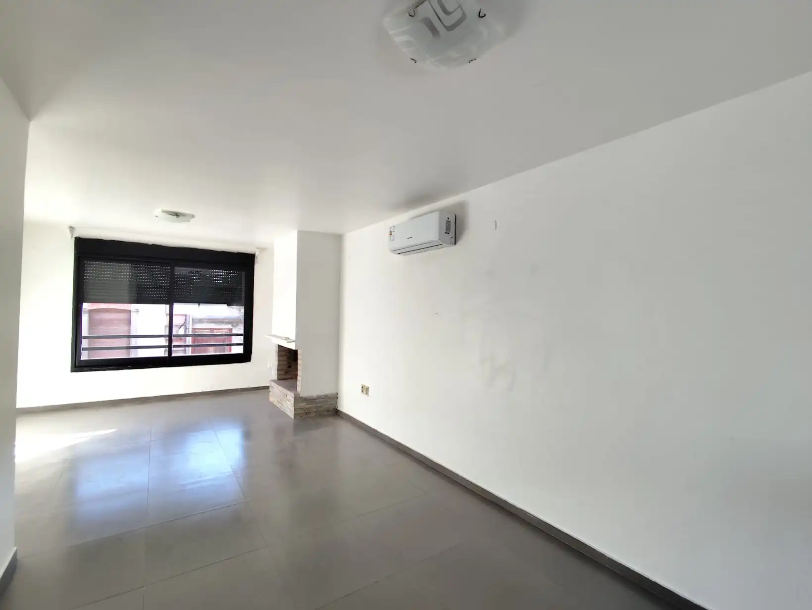 Apartamento – Treinta y Tres N° 742 Apto. 1 entre Batlle Berres y Zorrilla
