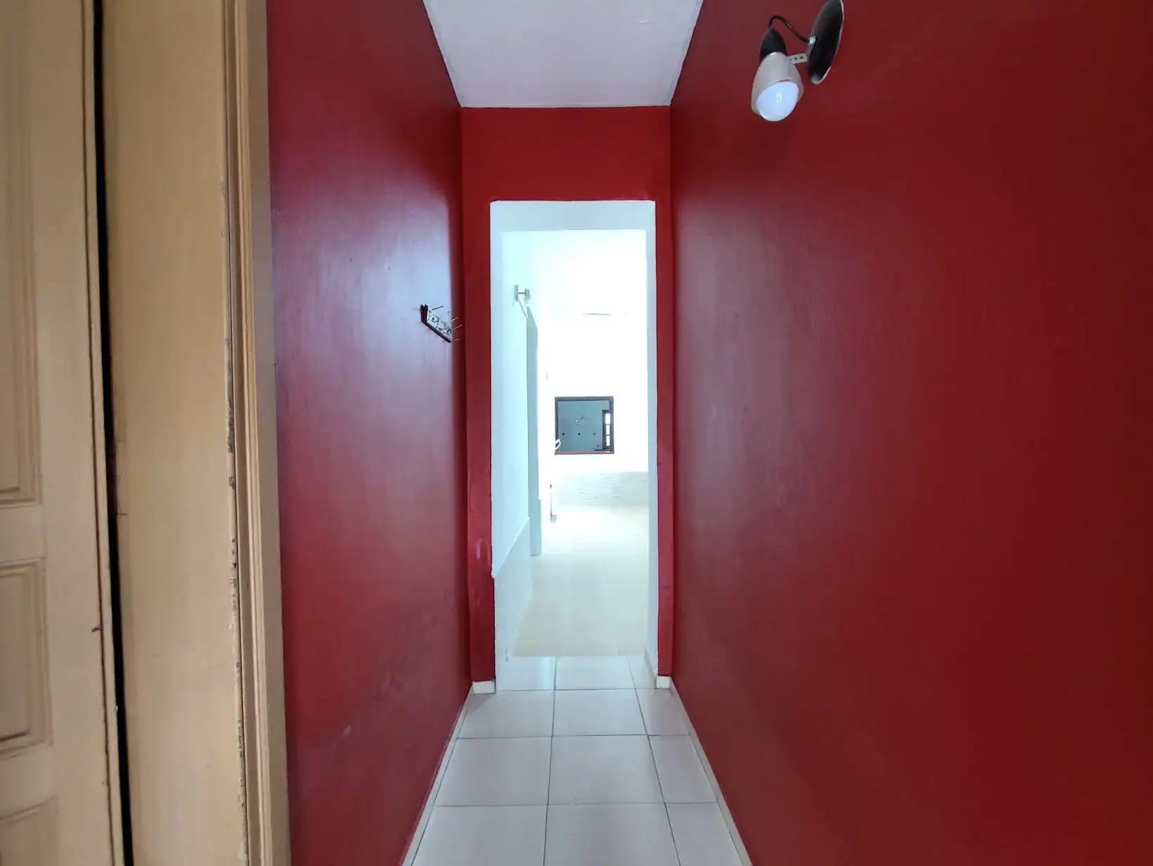 Casa – 25 de Mayo N° 239 entre Brasil y Canaro