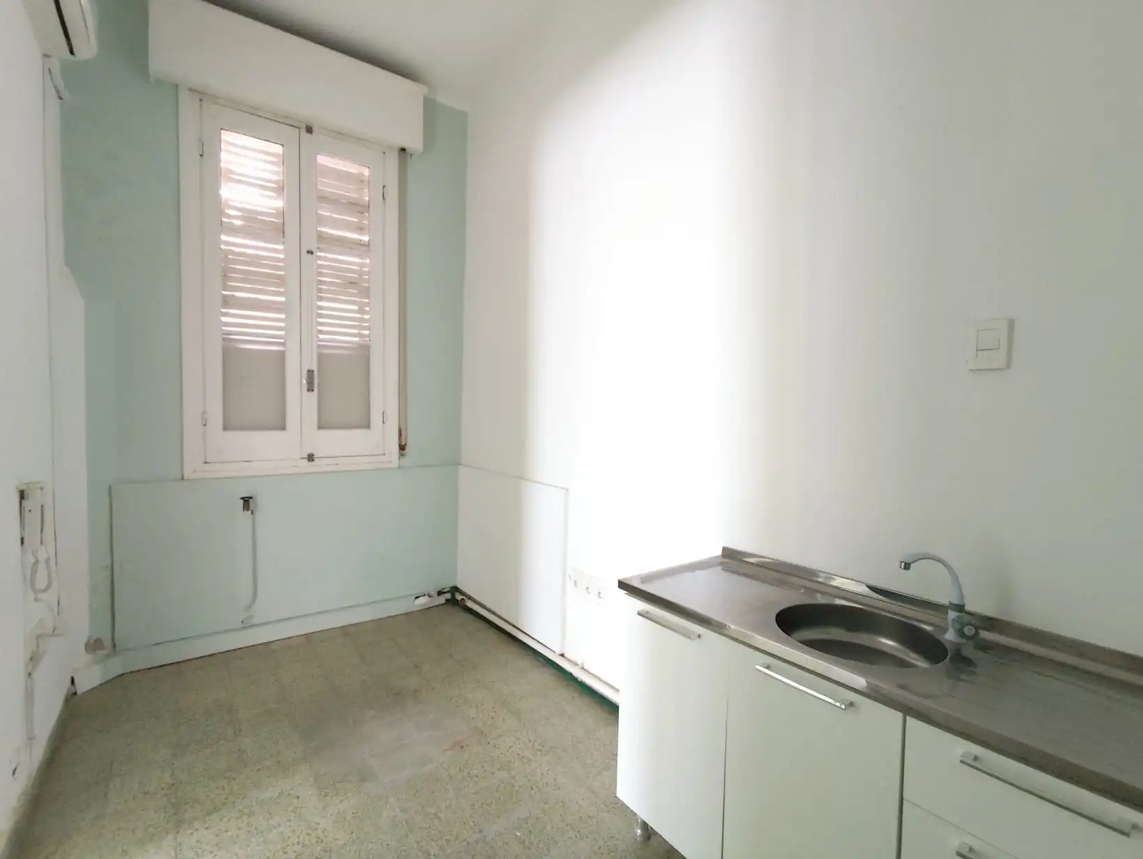 Local Comercial – 25 de Mayo N° 662 entre Bengoa y Zorrilla