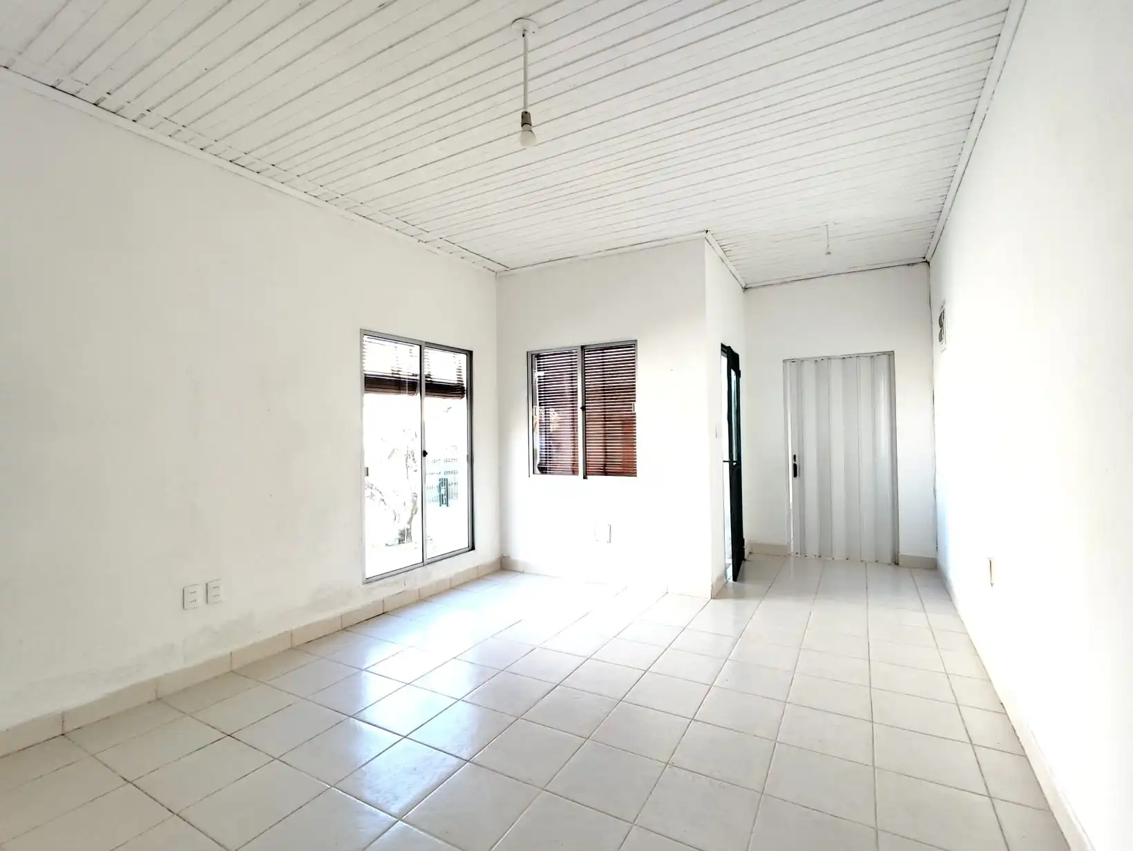 Apartamento – Espinola N° 844 al fondo entre Pbro. Bentancur y Ansina