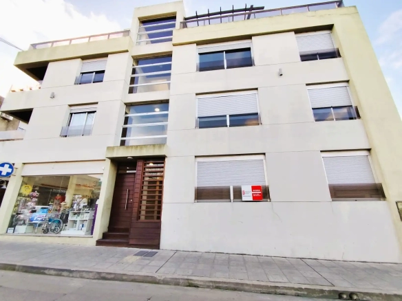Apartamento – Larrañaga N° 555 y 555 bis Apto. 1 esquina 25 de Mayo