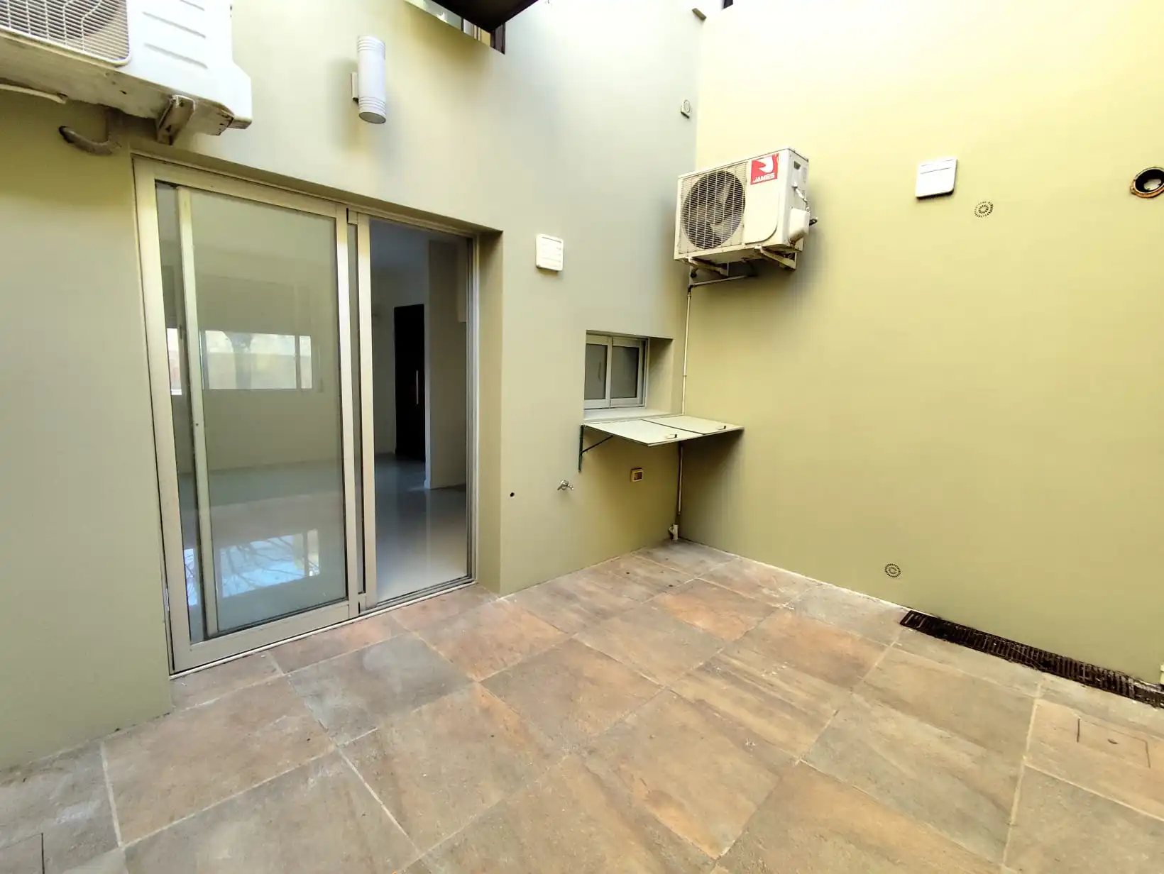 Apartamento – Larrañaga N° 555 y 555 bis Apto. 1 esquina 25 de Mayo
