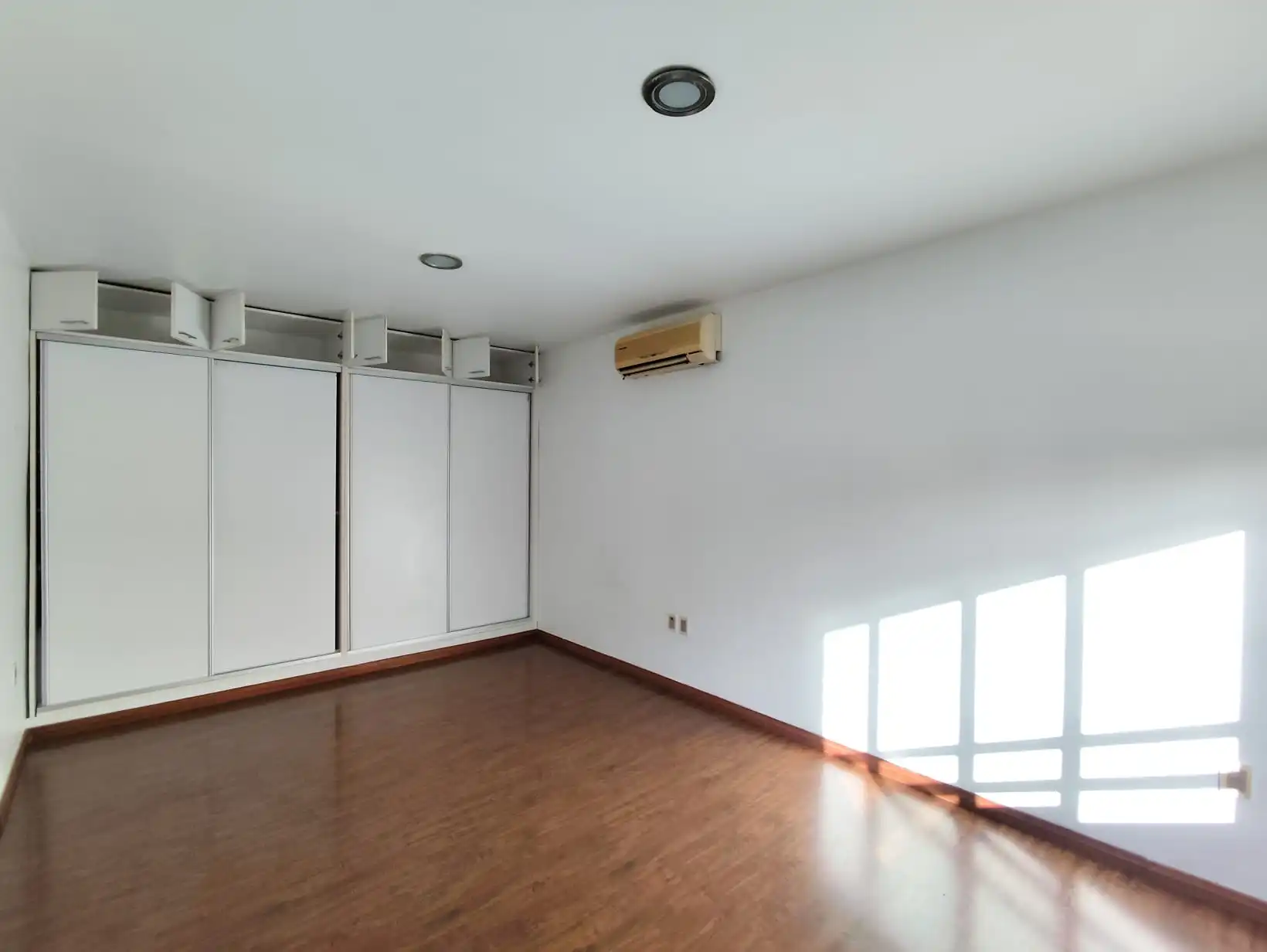 Apartamento – Treinta y Tres N° 742 Apto. 1 entre Batlle Berres y Zorrilla