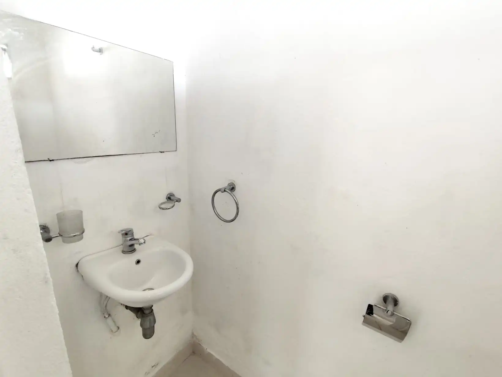 Apartamento – Espinola N° 844 al fondo entre Pbro. Bentancur y Ansina