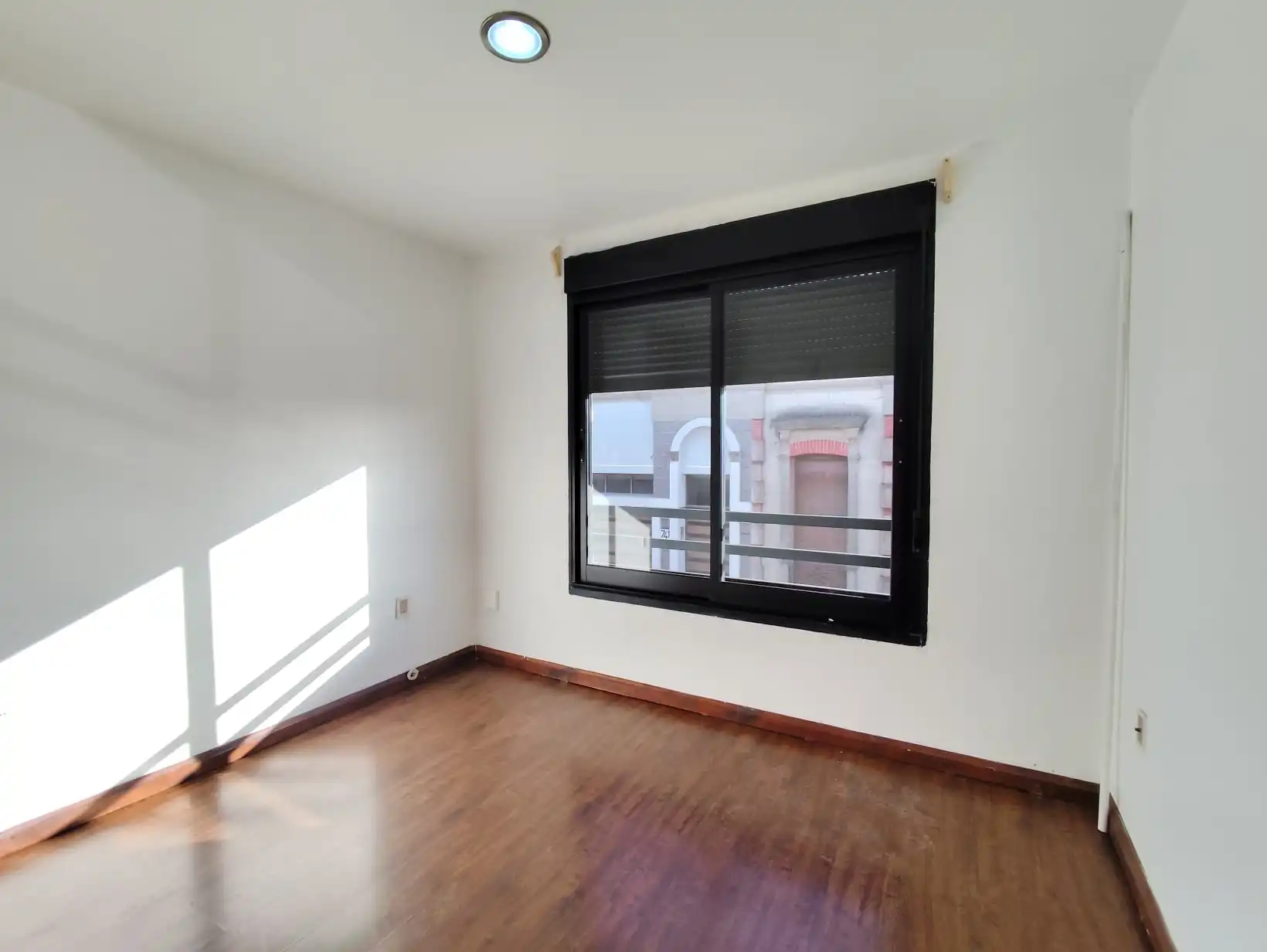 Apartamento – Treinta y Tres N° 742 Apto. 1 entre Batlle Berres y Zorrilla