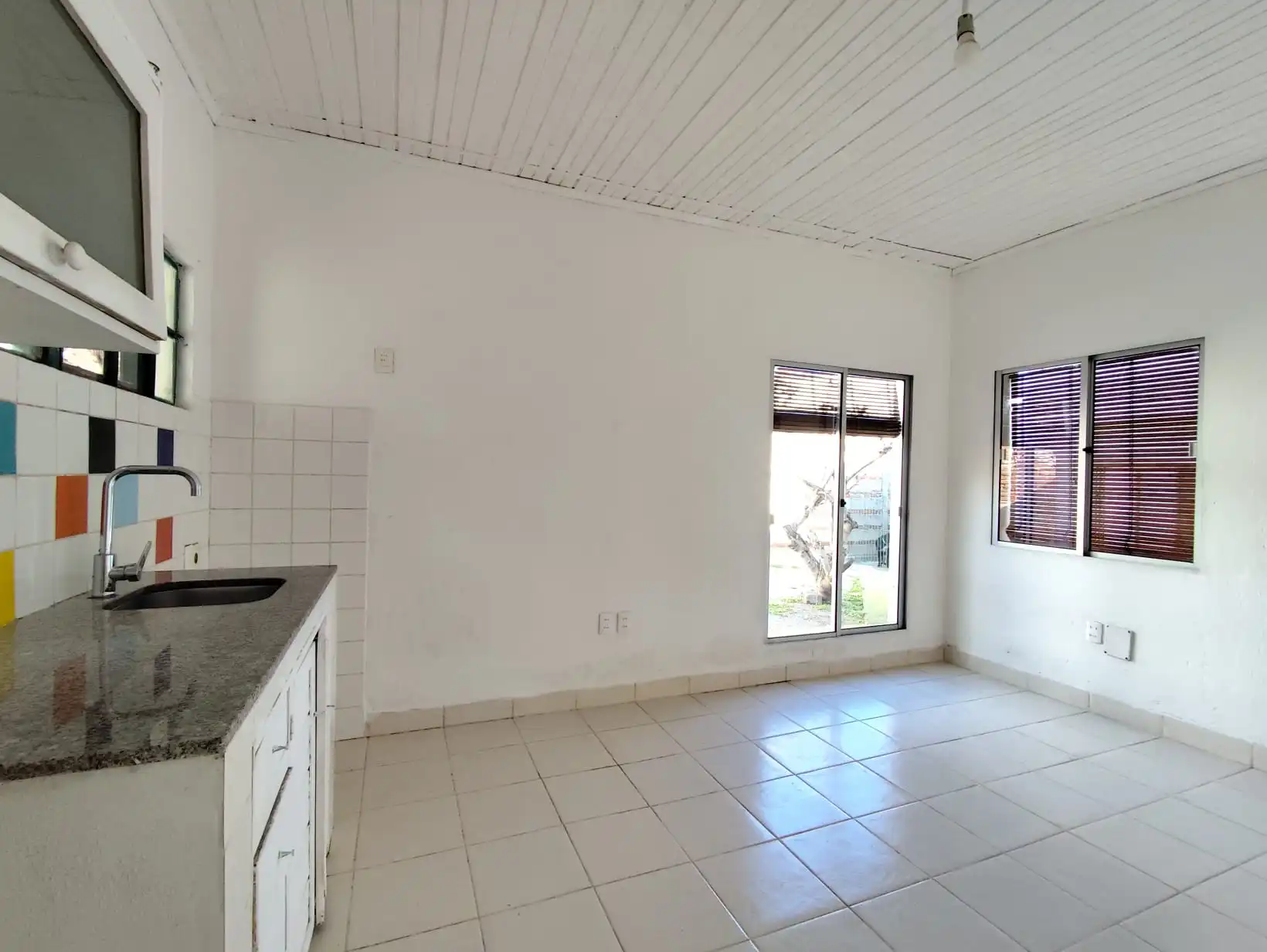 Apartamento – Espinola N° 844 al fondo entre Pbro. Bentancur y Ansina