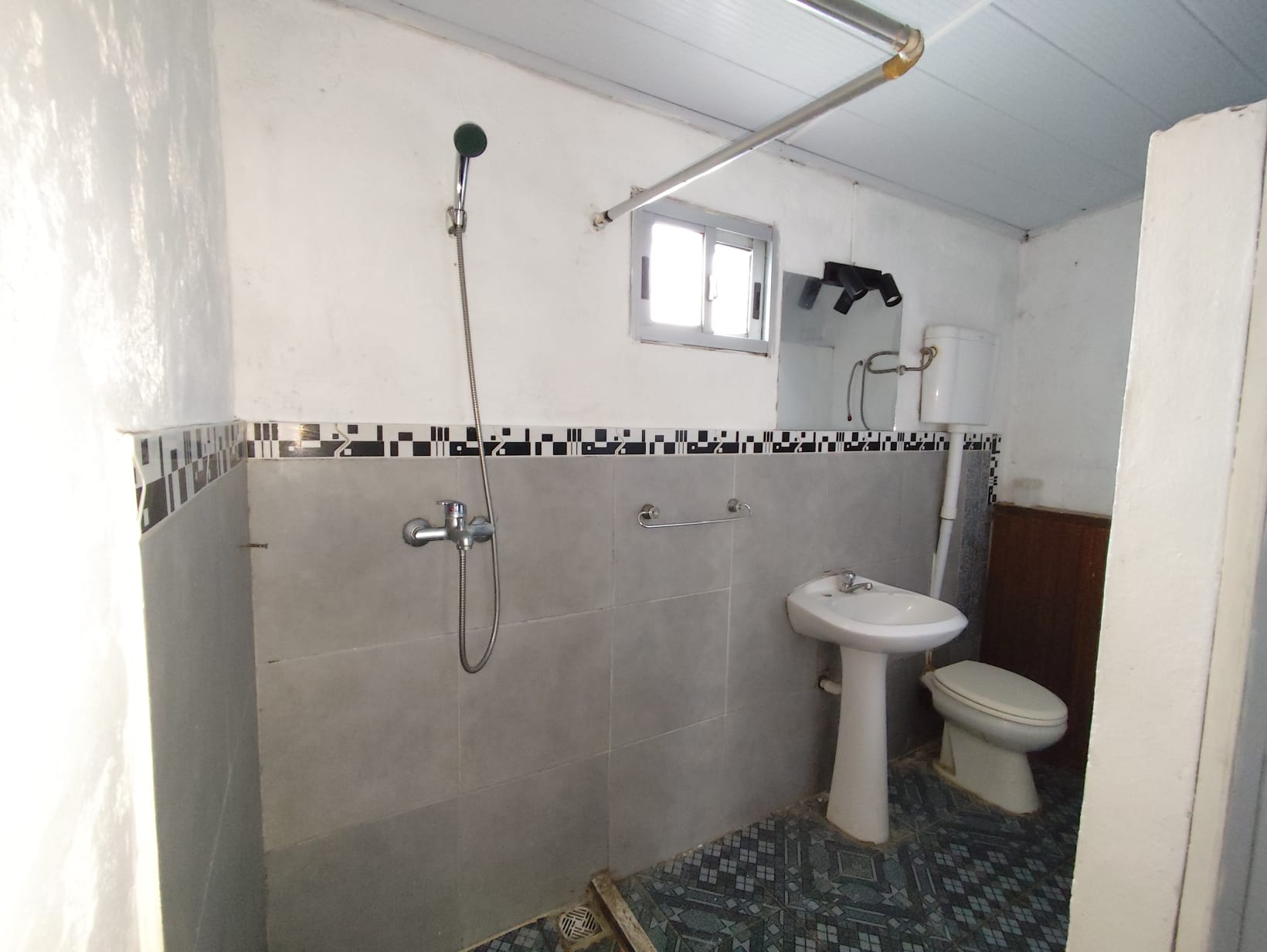 Casa – Ansina Nº 970 entre Lavalleja y Antonio Pan