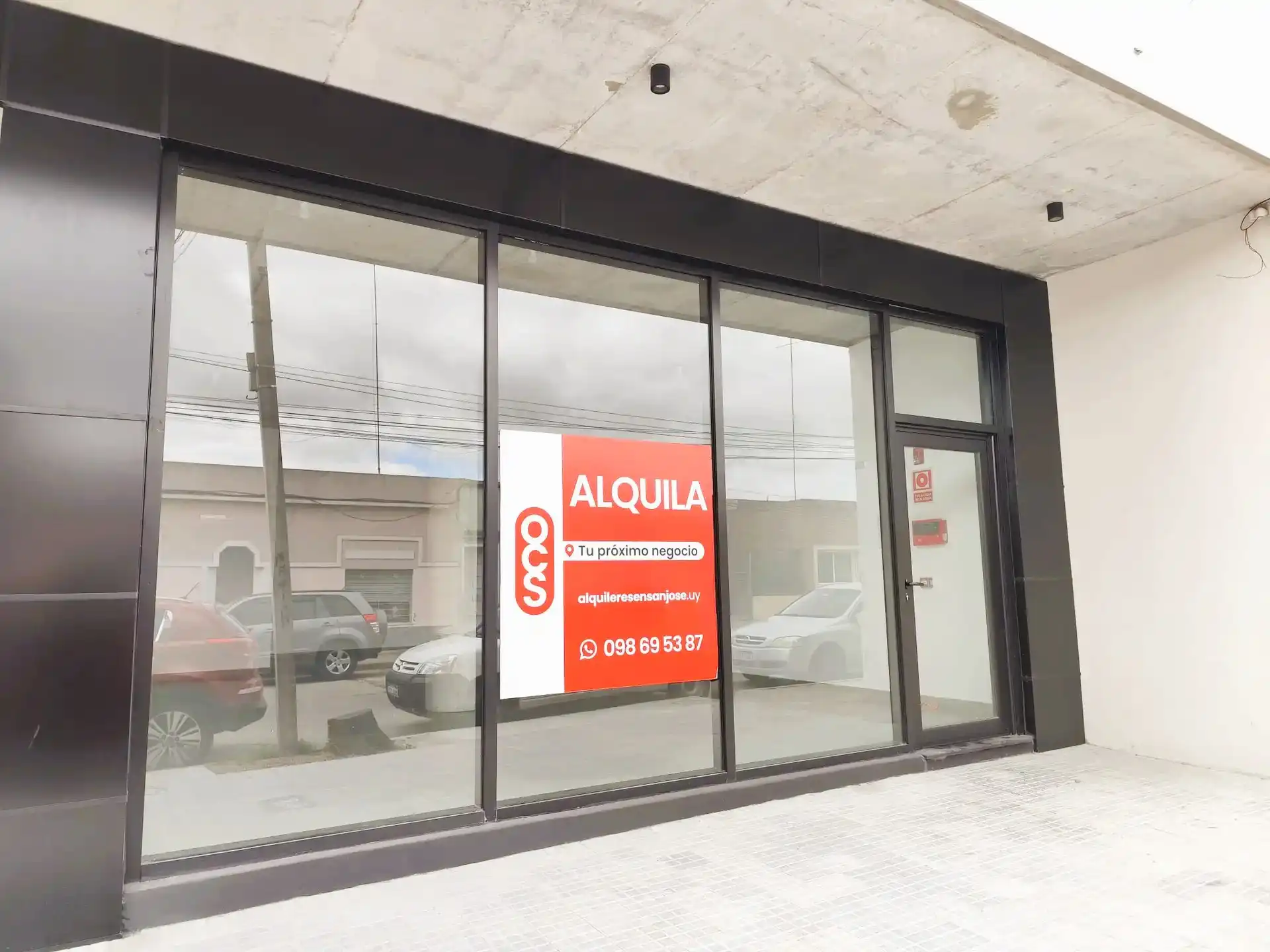 Local comercial – 25 de Mayo casi Pbro. Bentancur – Edificio Magnus