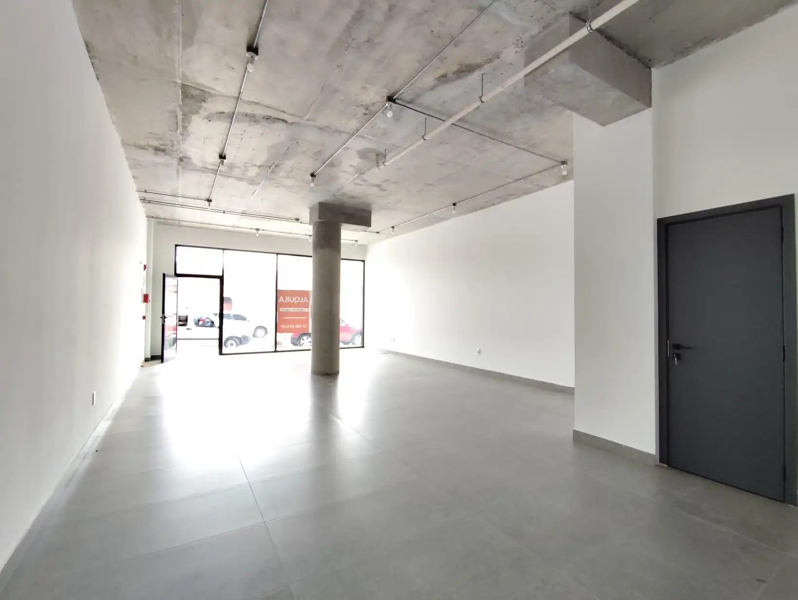 Local comercial – 25 de Mayo casi Pbro. Bentancur – Edificio Magnus