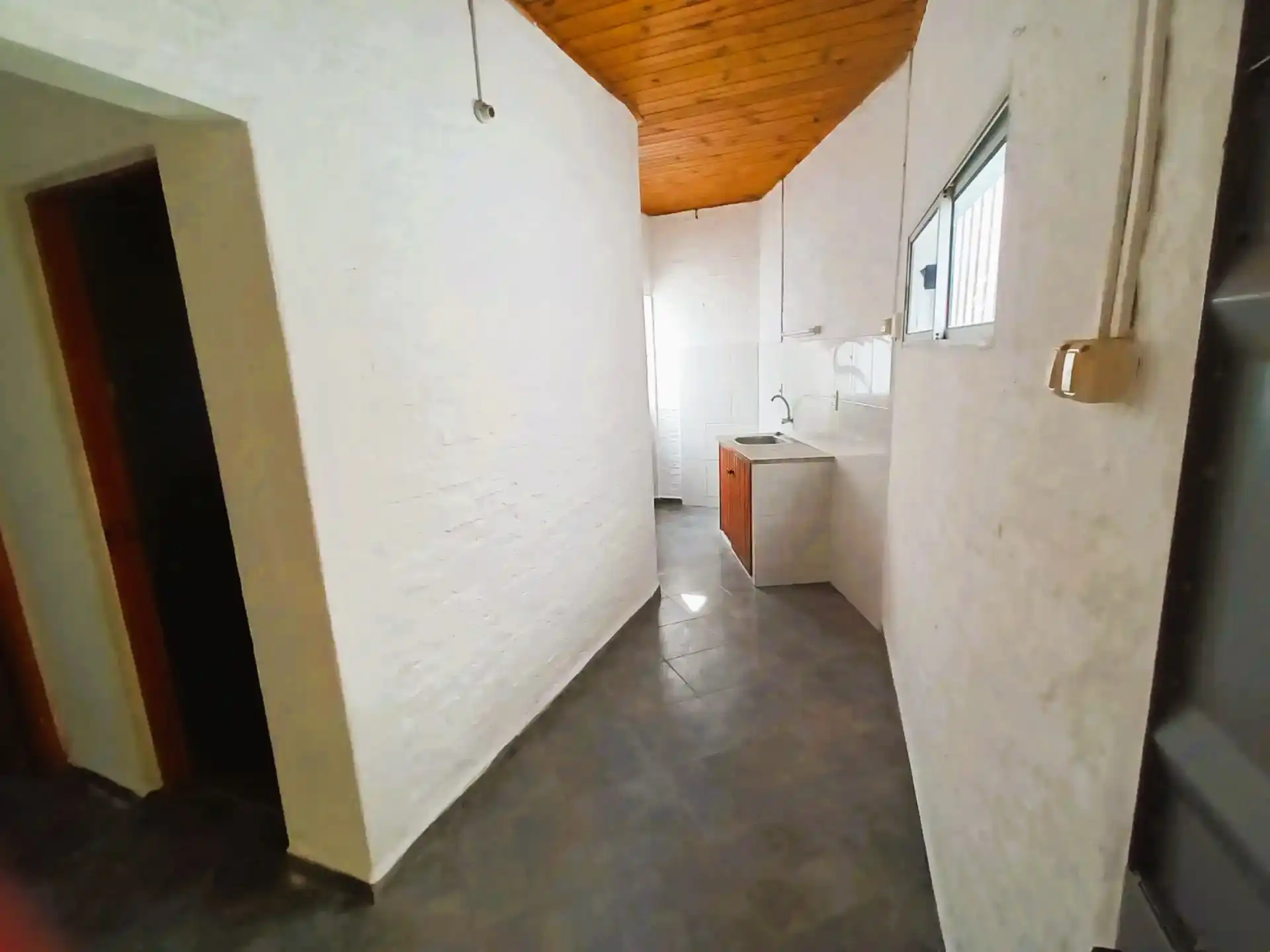 Apartamento – Brasil N° 565 Apto 3 entre 25 de Mayo y Sarandí
