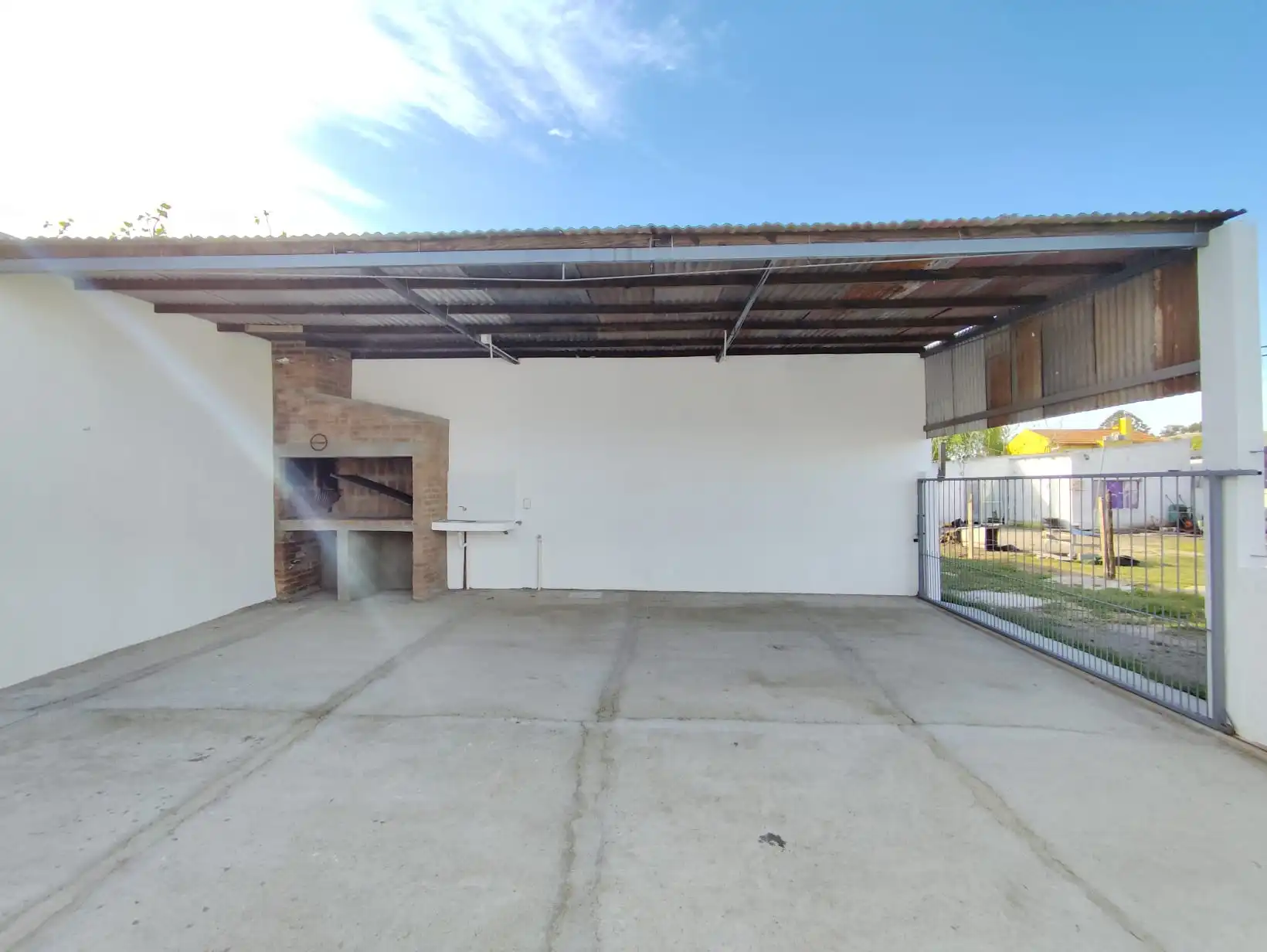 Casa – Fco. Espinola N° 065 entre Dardo Barceló y Pompilio Garcia