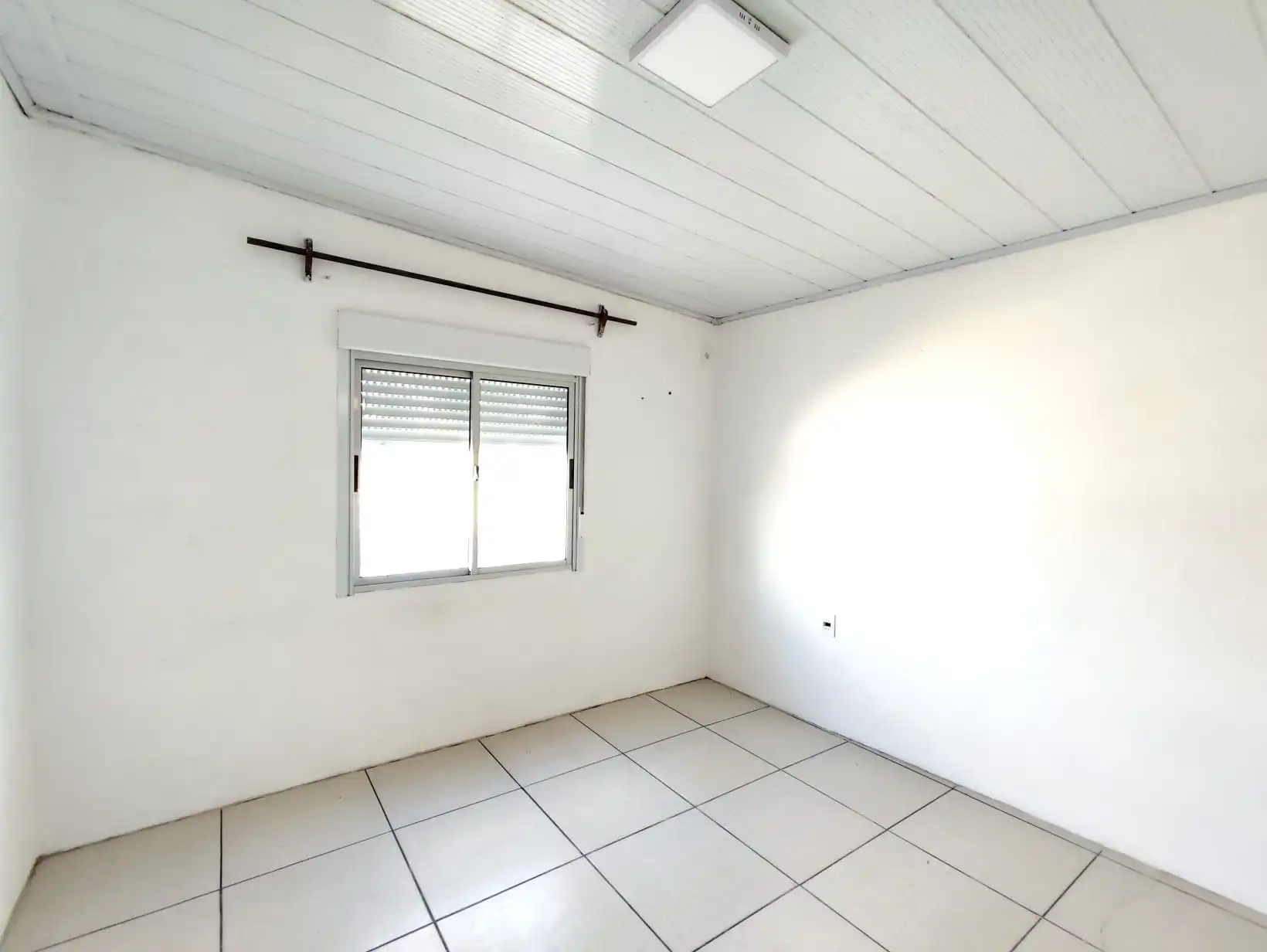 Casa – Fco. Espinola N° 065 entre Dardo Barceló y Pompilio Garcia