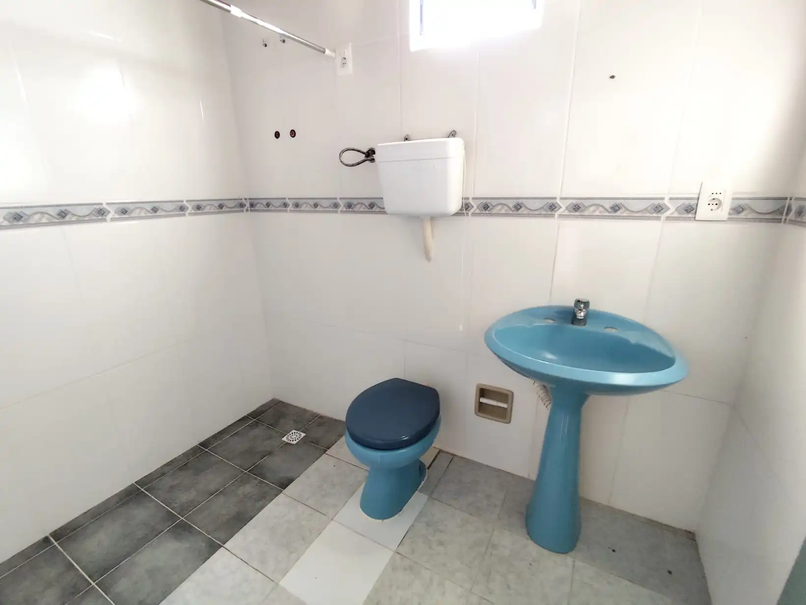 Casa – Fco. Espinola N° 065 entre Dardo Barceló y Pompilio Garcia