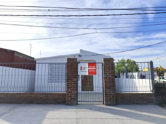 Casa – Fco. Espinola N° 065 entre Dardo Barceló y Pompilio Garcia