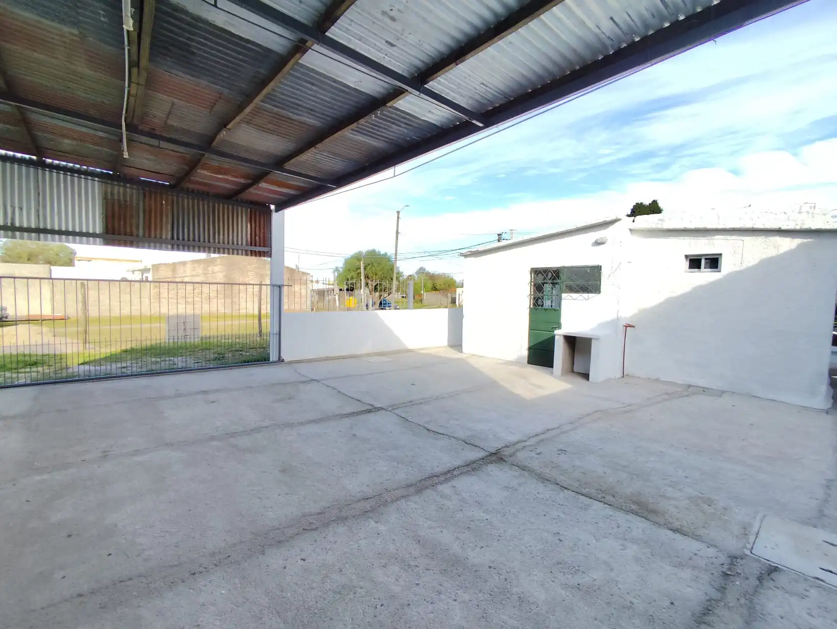 Casa – Fco. Espinola N° 065 entre Dardo Barceló y Pompilio Garcia