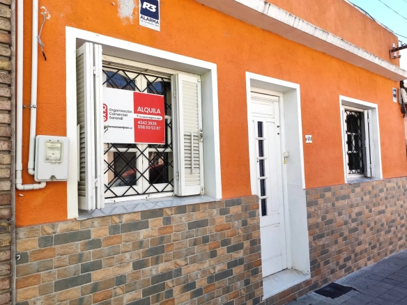Casa – Ituzangó Nª 414 entre Ciganda y Larrañaga