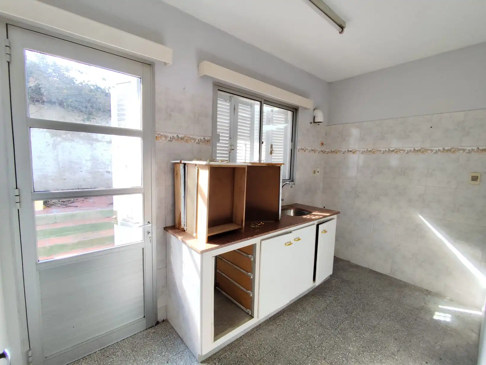 Casa – Ituzangó Nª 414 entre Ciganda y Larrañaga