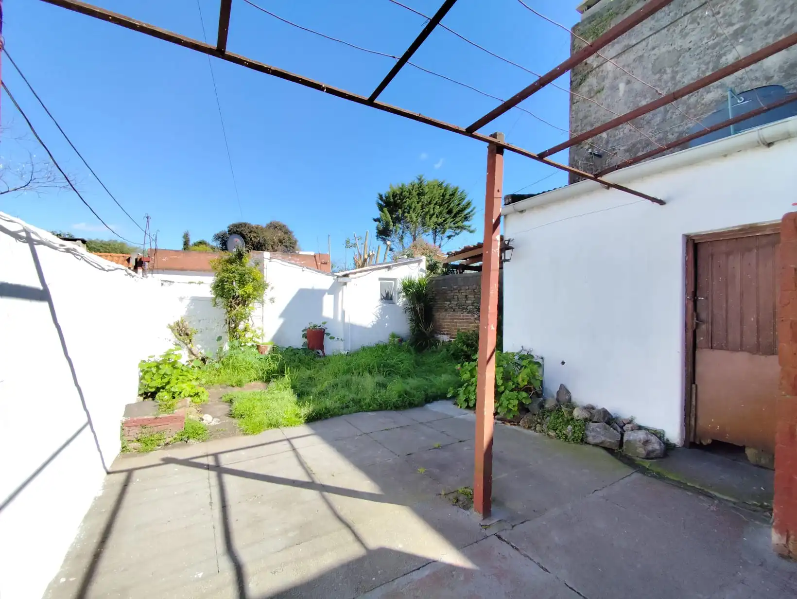 Casa – Ituzangó Nª 425 entre Ciganda y Larrañaga