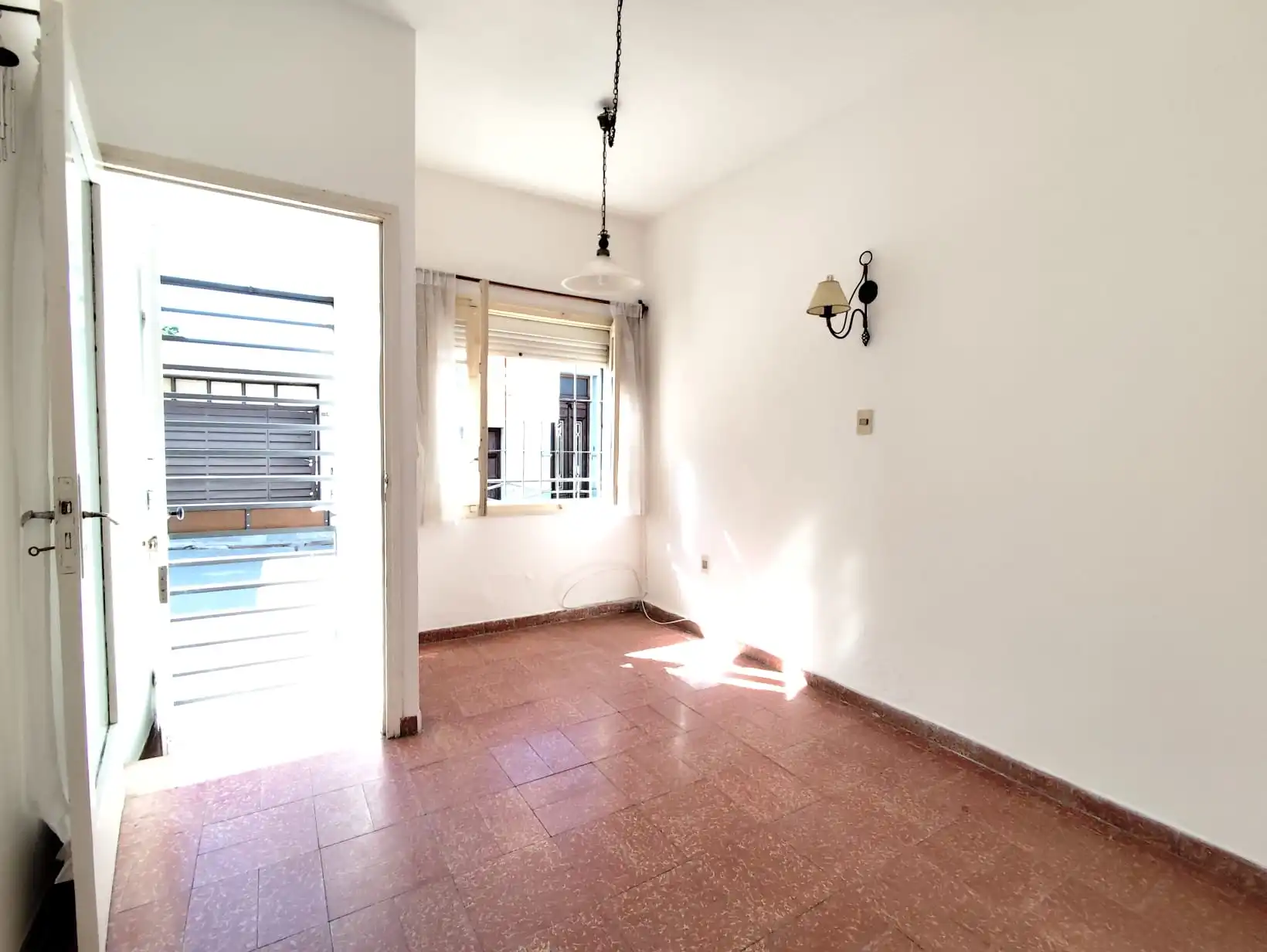 Casa – Ituzangó Nª 425 entre Ciganda y Larrañaga