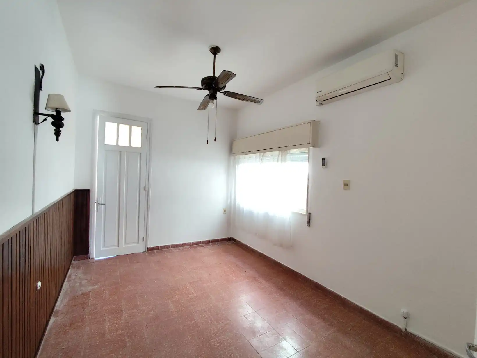 Casa – Ituzangó Nª 425 entre Ciganda y Larrañaga