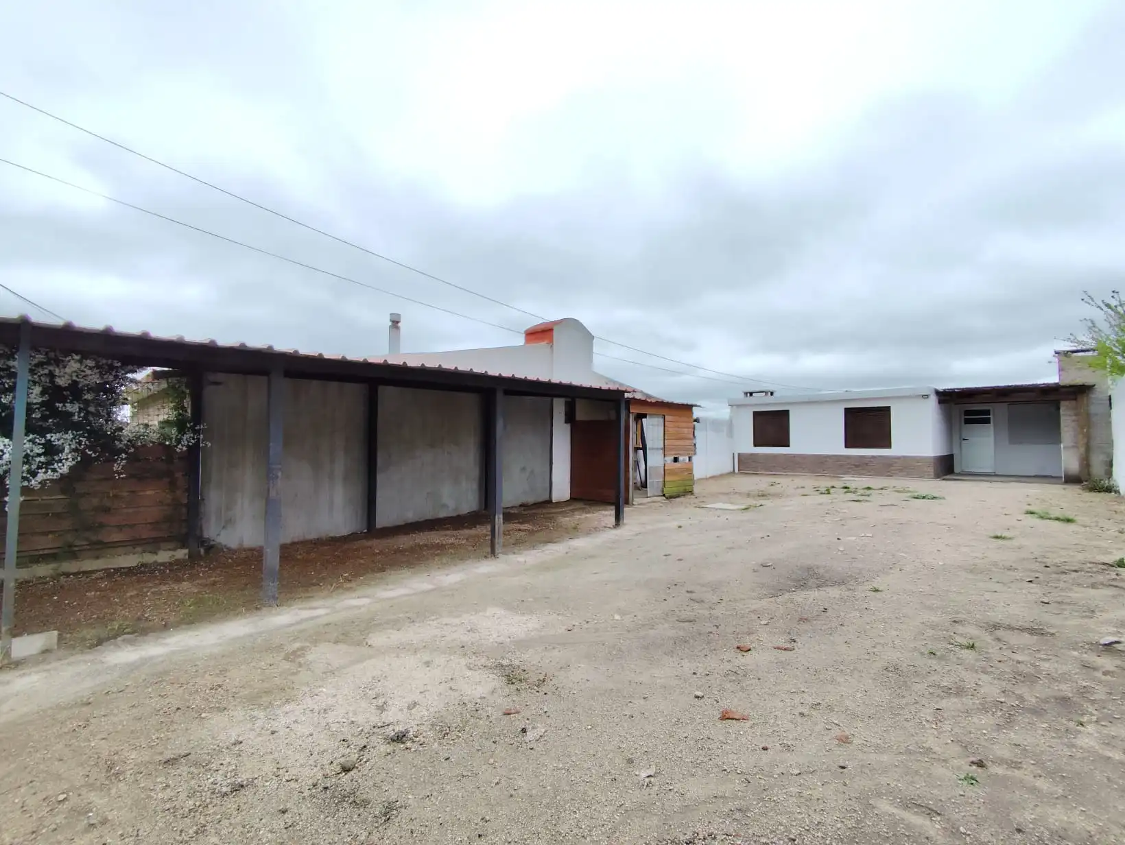 Casa – Pelossi N° 3336 entre Joaquin Torres Garcia y Los Alamos