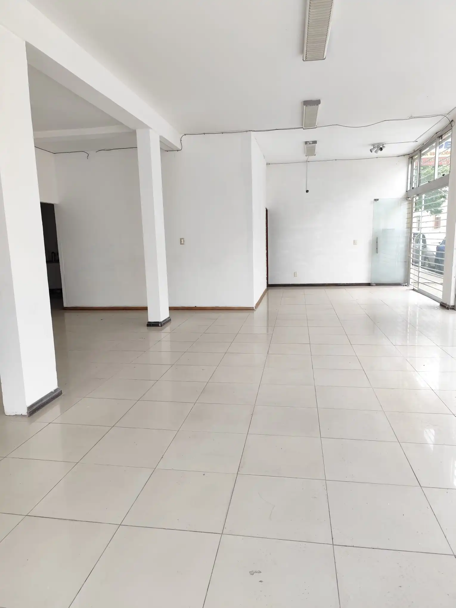 Local comercial – Treinta y Tres esquina Zorrilla de San Martin