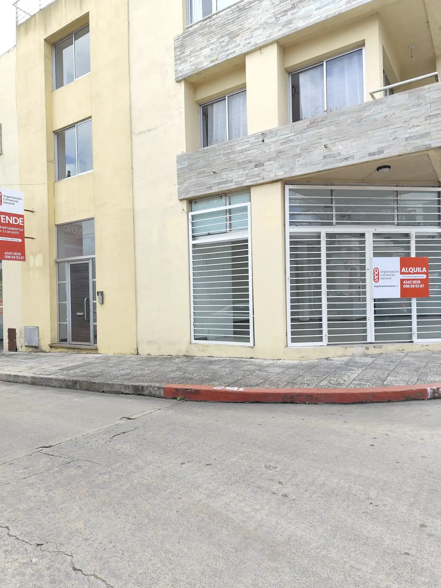 Local comercial – Treinta y Tres esquina Zorrilla de San Martin