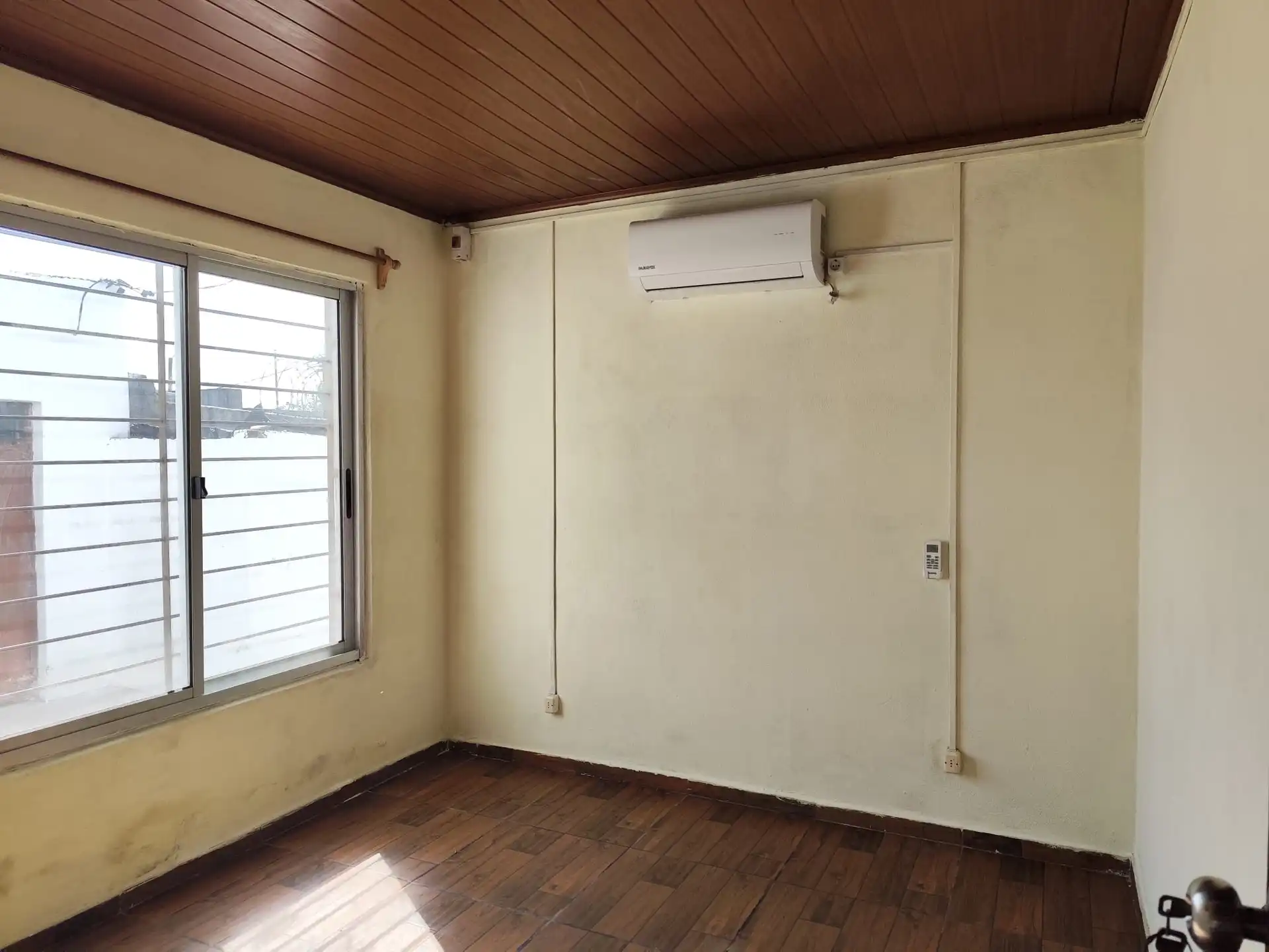 Casa – Hmno. Dionisio N° 1102 bis entre 25 de Agosto y Candido Marín