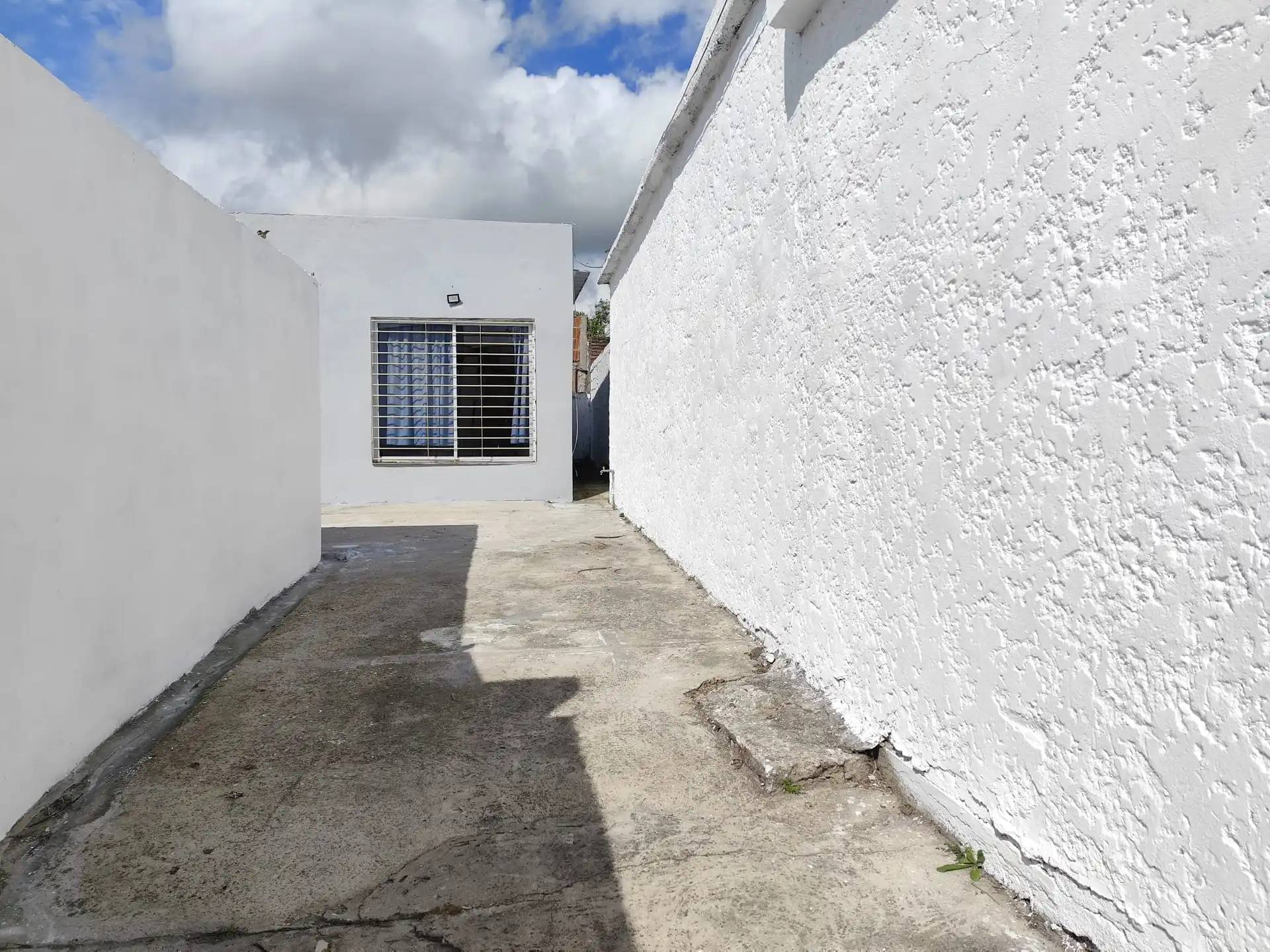 Casa – Hmno. Dionisio N° 1102 bis entre 25 de Agosto y Candido Marín