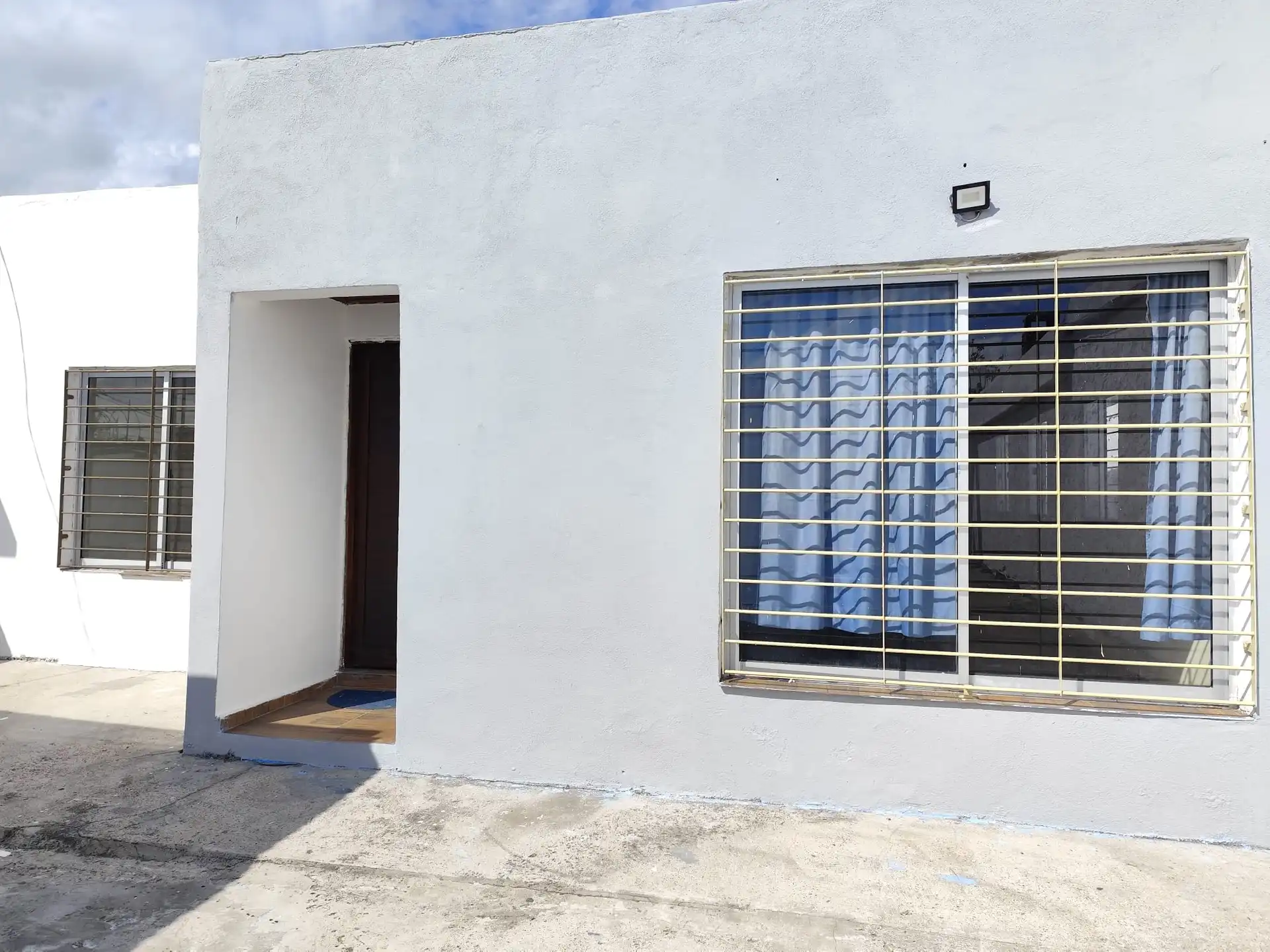 Casa – Hmno. Dionisio N° 1102 bis entre 25 de Agosto y Candido Marín