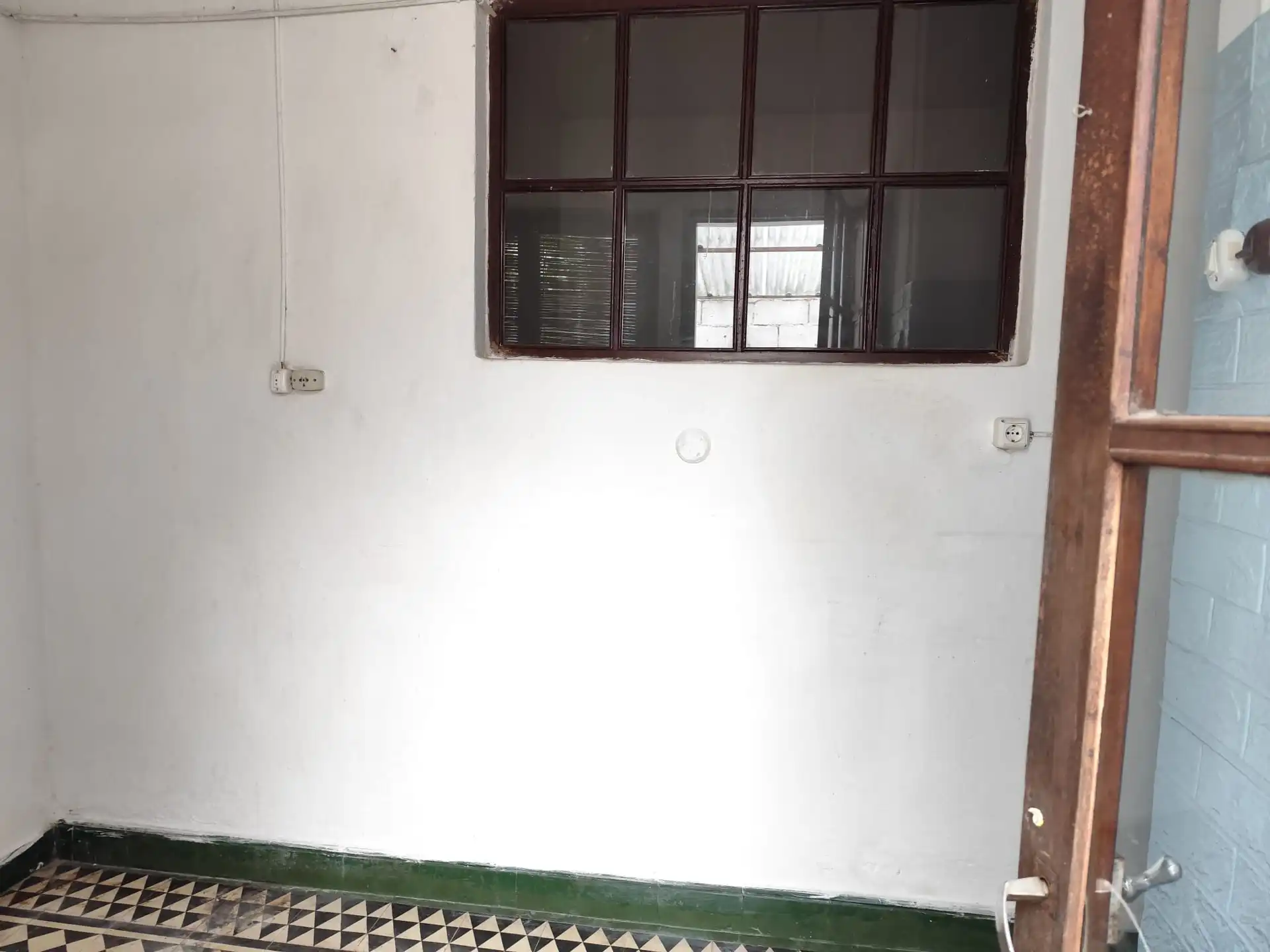 Casa – 25 de Mayo N° 718 entre Batlle Berres y Zorrilla de San Martin