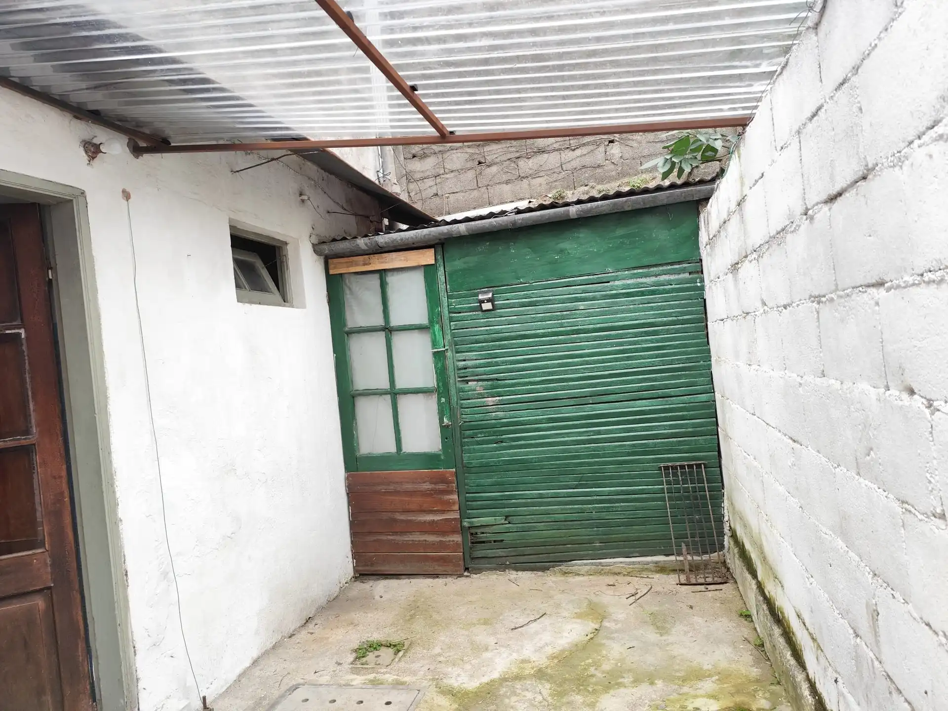 Casa – 25 de Mayo N° 718 entre Batlle Berres y Zorrilla de San Martin