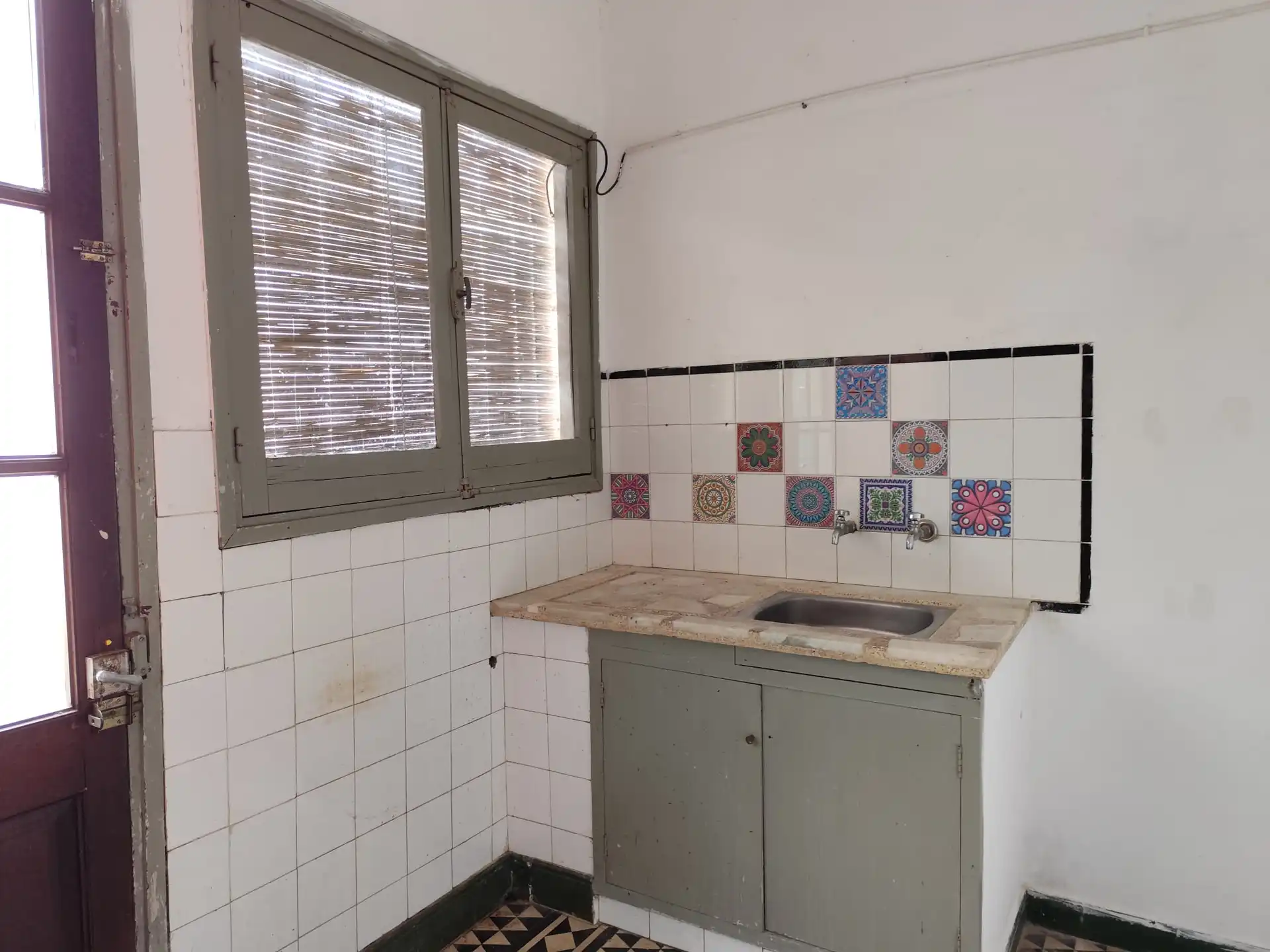 Casa – 25 de Mayo N° 718 entre Batlle Berres y Zorrilla de San Martin