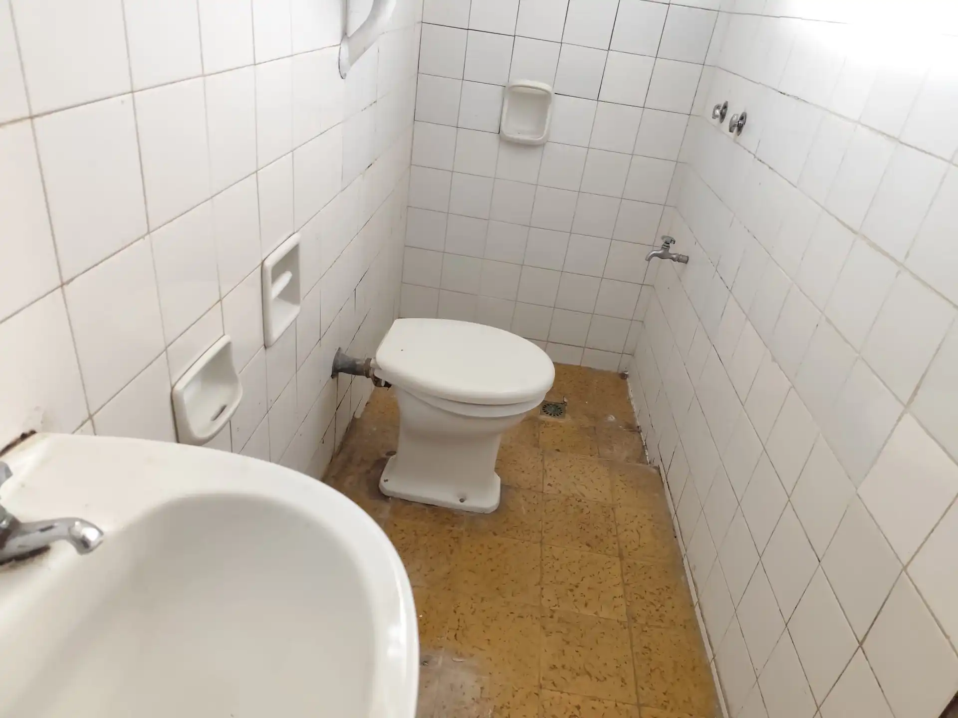 Casa – 25 de Mayo N° 718 entre Batlle Berres y Zorrilla de San Martin