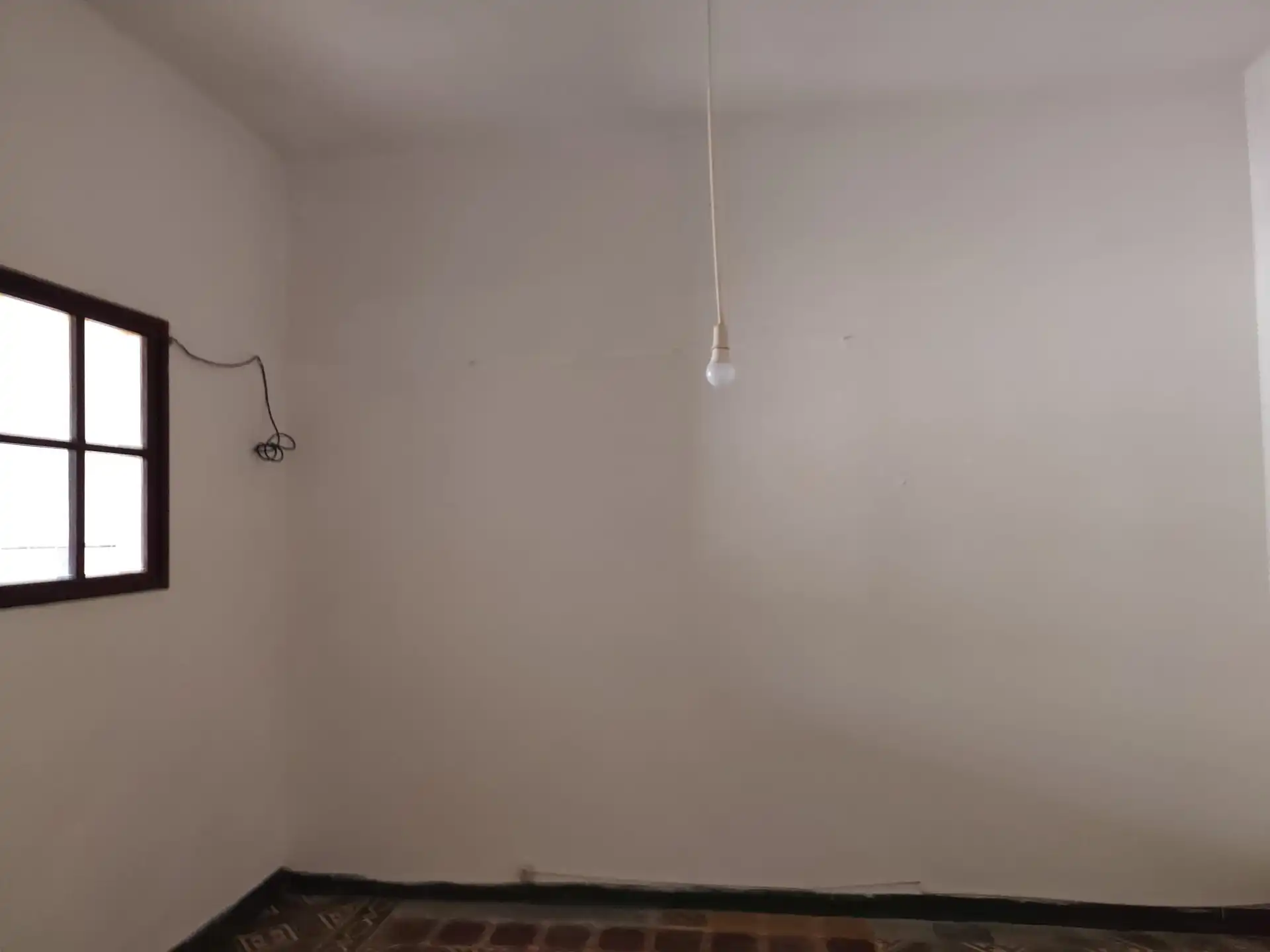 Casa – 25 de Mayo N° 718 entre Batlle Berres y Zorrilla de San Martin
